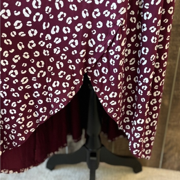 Isabel Maternity Knit Dress High/Low Hem Short Sleeve Burgundy Leopard Print XXL - Picture 9 of 9